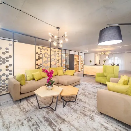 Luxury 3bd Center Of By Guestlee