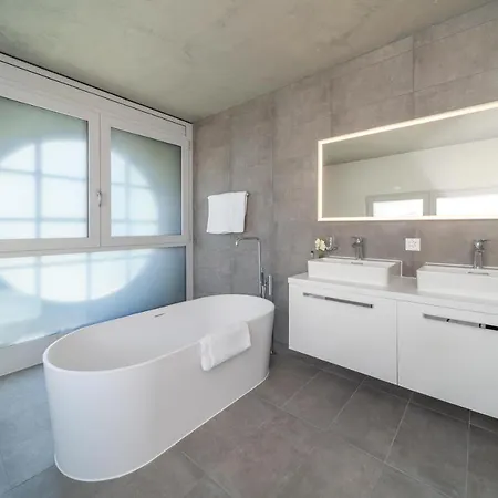Luxury 3bd Center Of By Guestlee