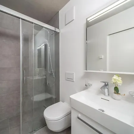 Luxury 3bd Center Of By Guestlee דירה וואי